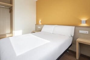 Desk, laptop workspace, soundproofing, free WiFi - Hotel 280 Zaragoza (Calatorao)