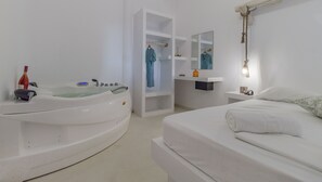 Jetted bathtub - Colosseo Studios & Apartments (Naxos)