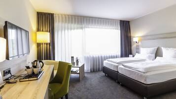 Kahden hengen comfort-huone, parveke | Allergiatestatut vuodevaatteet, minibaari, tallelokero huoneessa