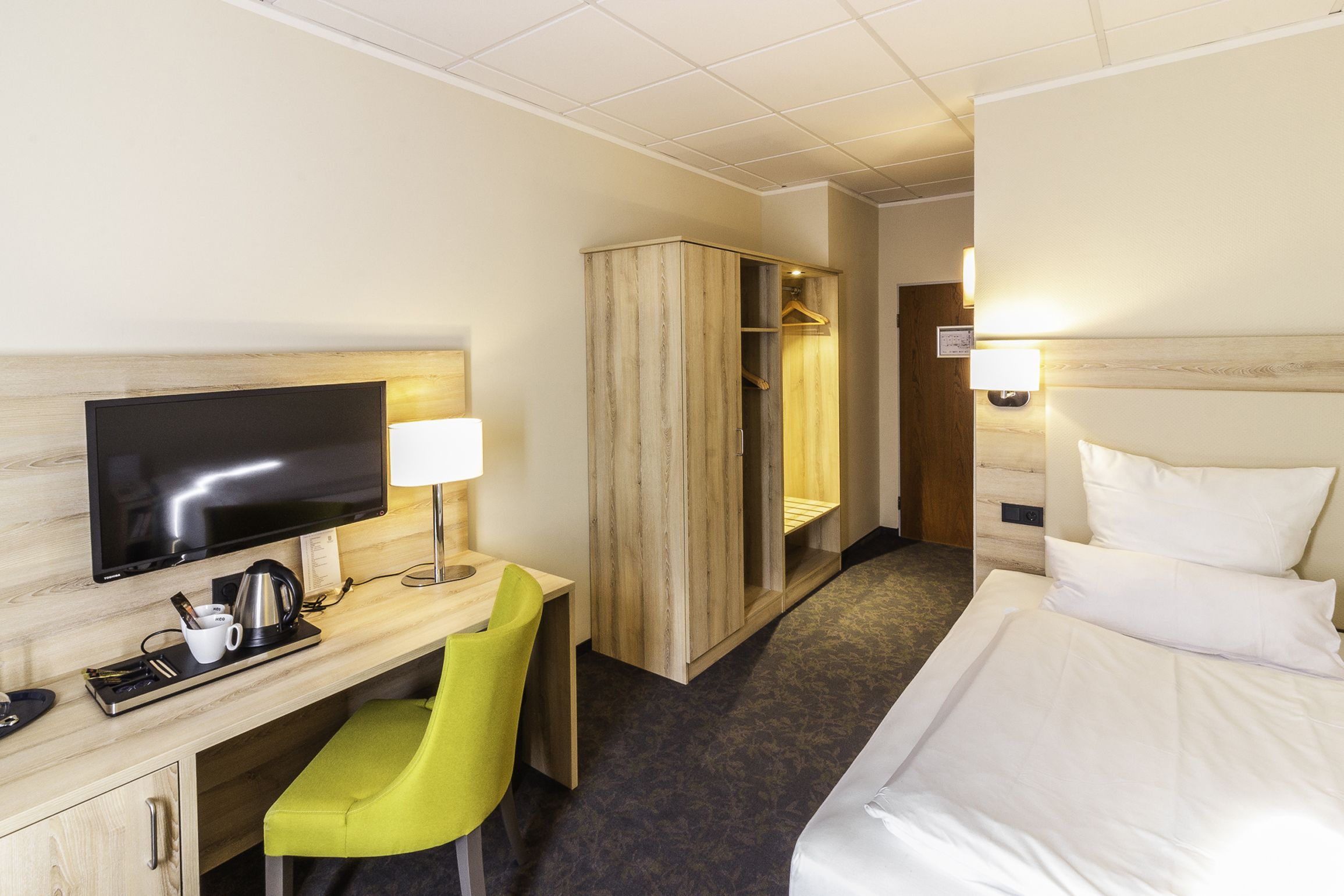 comfort single room | hypo-allergenic bedding, minibar, in-room safe, desk