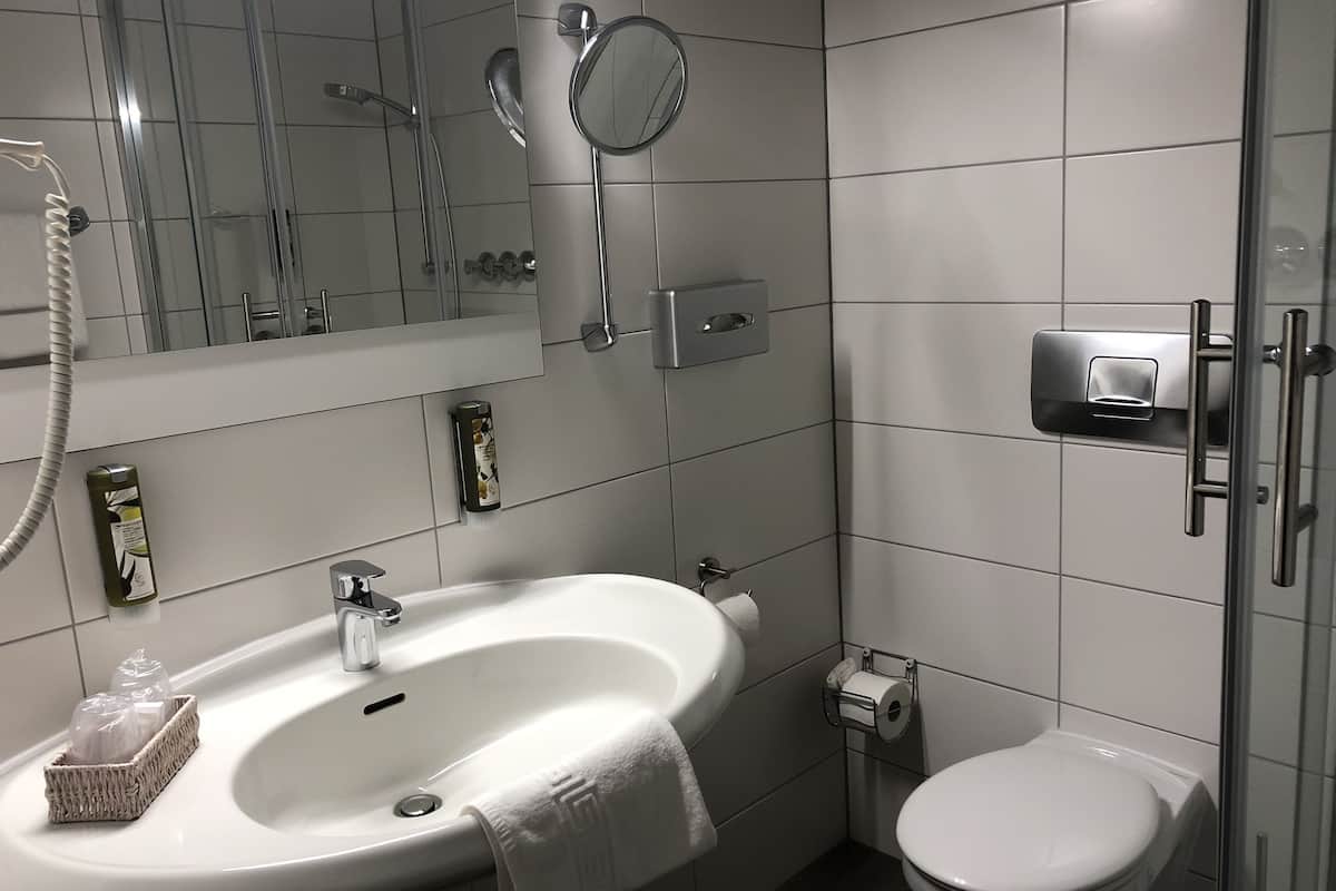 comfort double room, balcony | bathroom | shower, free toiletries, hair dryer, towels
