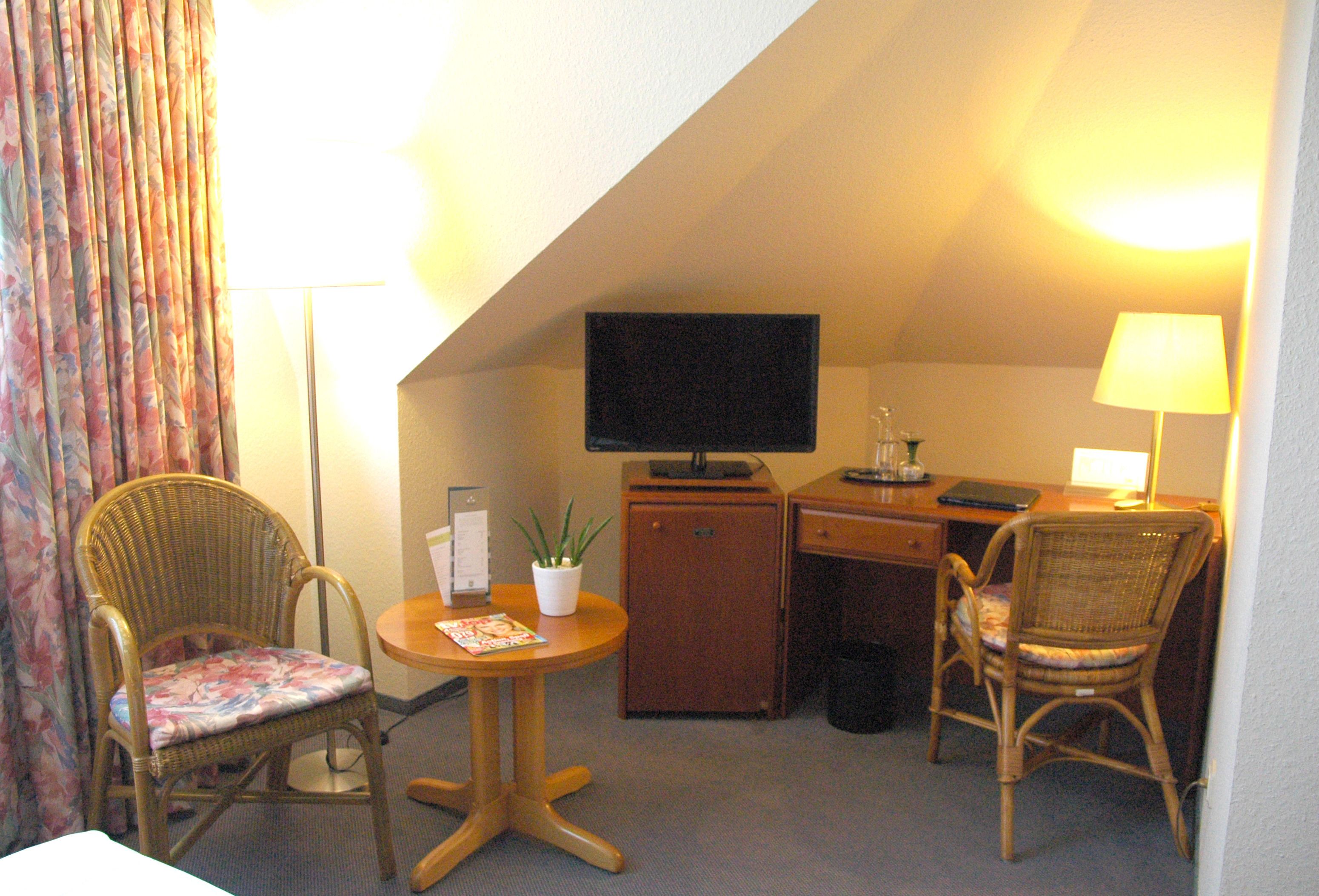 hypo-allergenic bedding, minibar, in-room safe, desk