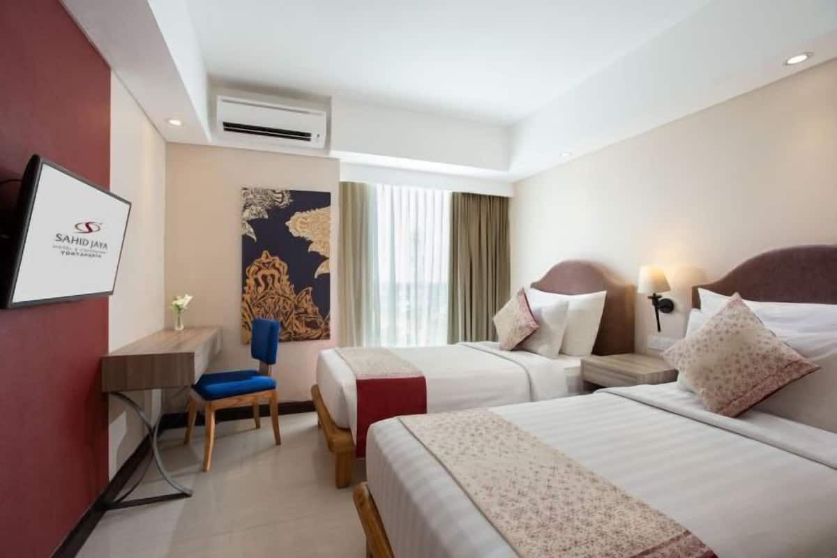 Roupas de cama premium, frigobar, cofres nos quartos, escrivaninha