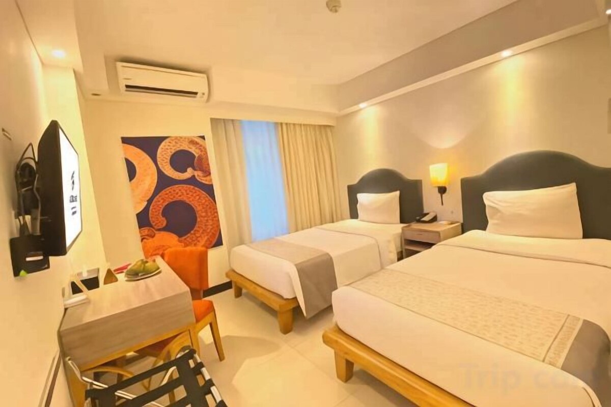 Premium bedding, minibar, in-room safe, desk