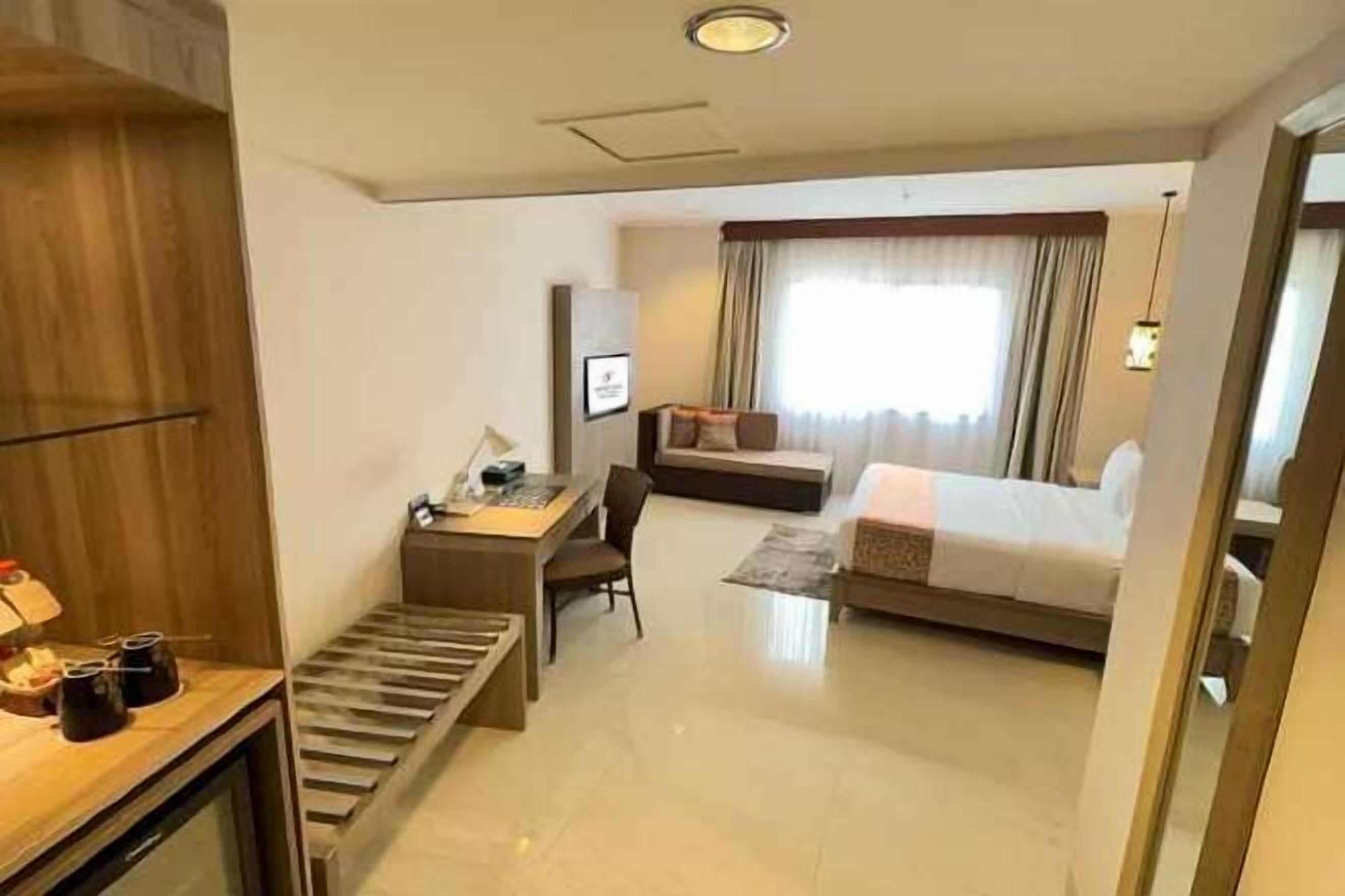 Premium bedding, minibar, in-room safe, desk