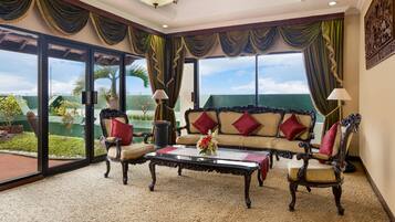 Presidential Studio Suite | Premium bedding, minibar, in-room safe, desk