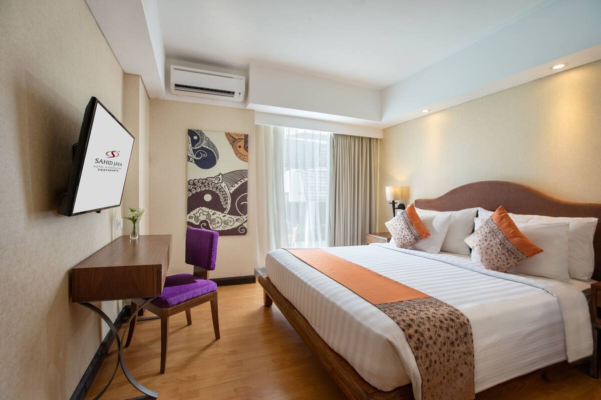 Premium bedding, minibar, in-room safe, desk