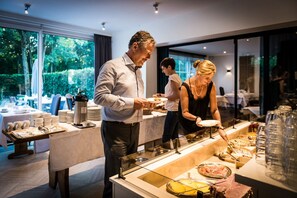 Tägliches inbegriffenes Frühstücksbuffet