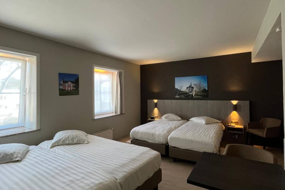 In-room safe, blackout curtains, soundproofing