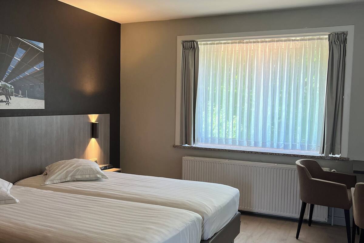 In-room safe, blackout curtains, soundproofing