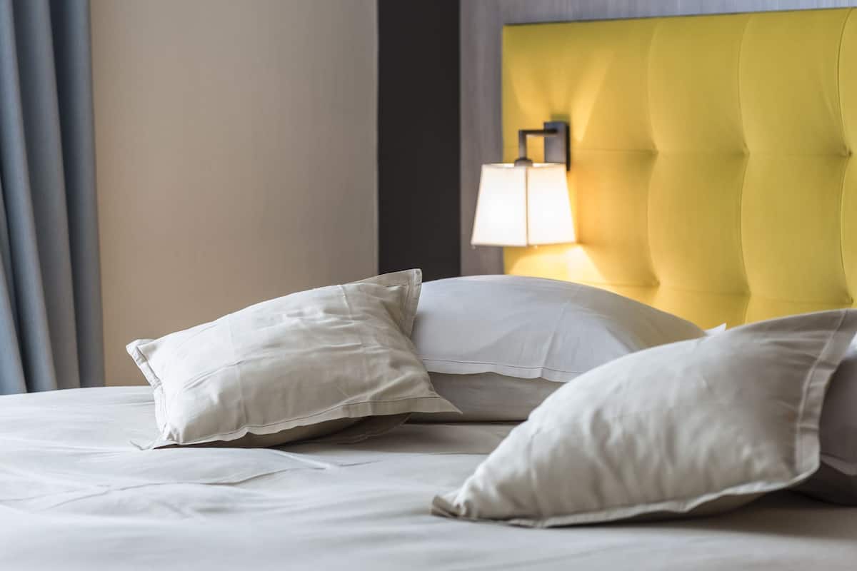 Suite | In-room safe, blackout curtains, soundproofing, iron/ironing board