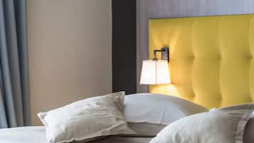 Suite | In-room safe, blackout drapes, soundproofing, iron/ironing board