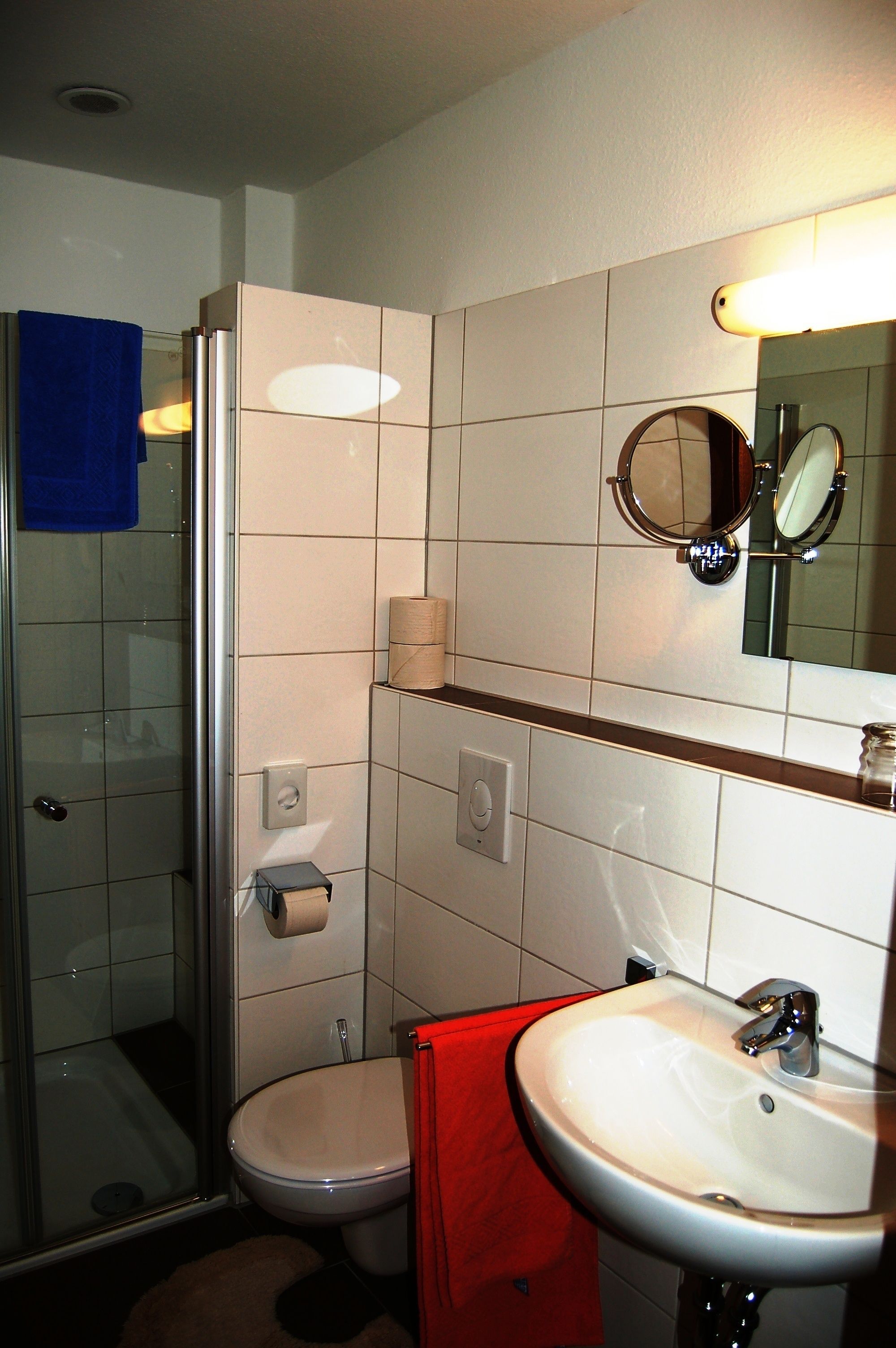 comfort single room | bathroom amenities | shower, free toiletries, hair dryer, towels