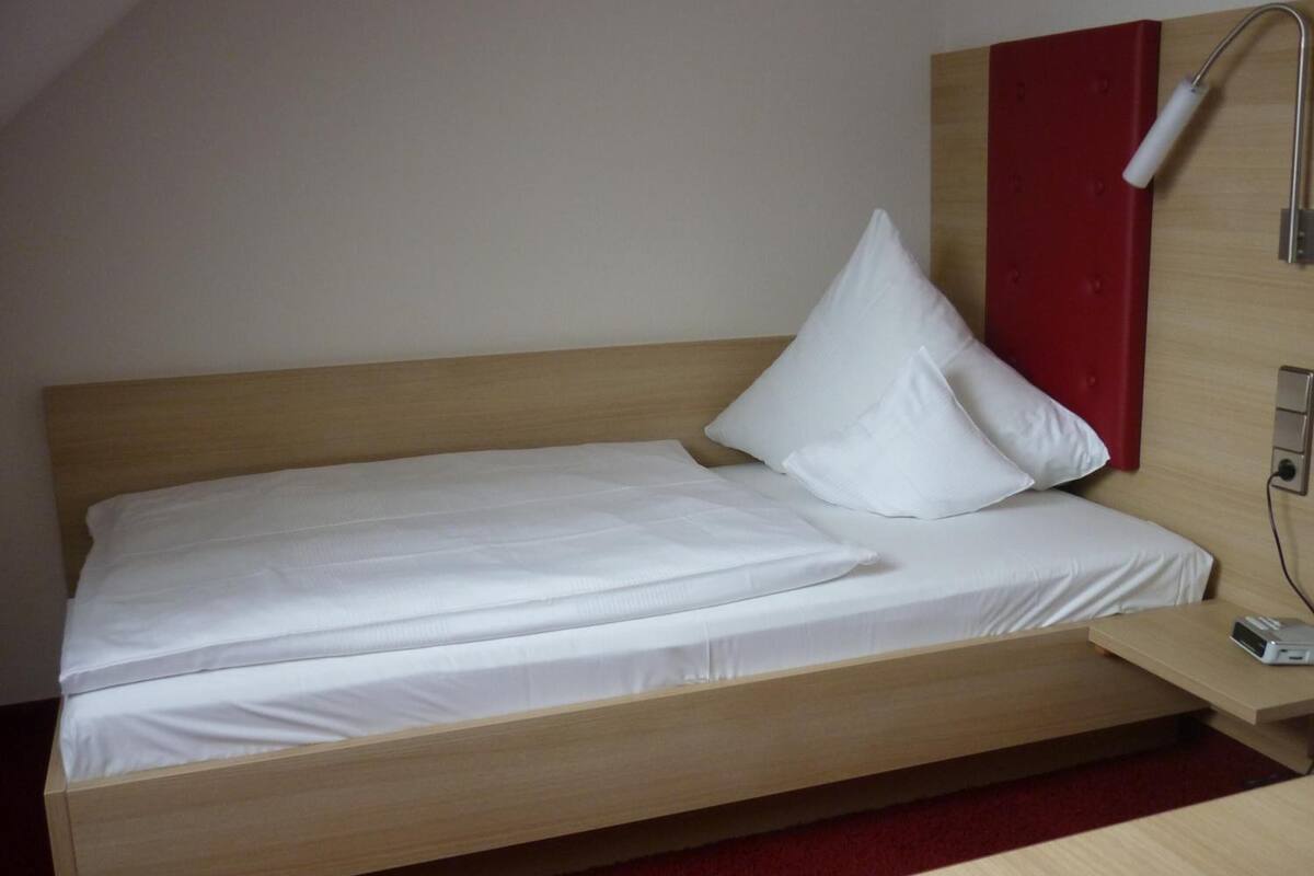 premium bedding, in-room safe, desk, free wifi