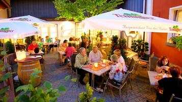 Se sirven cenas y cocina regional