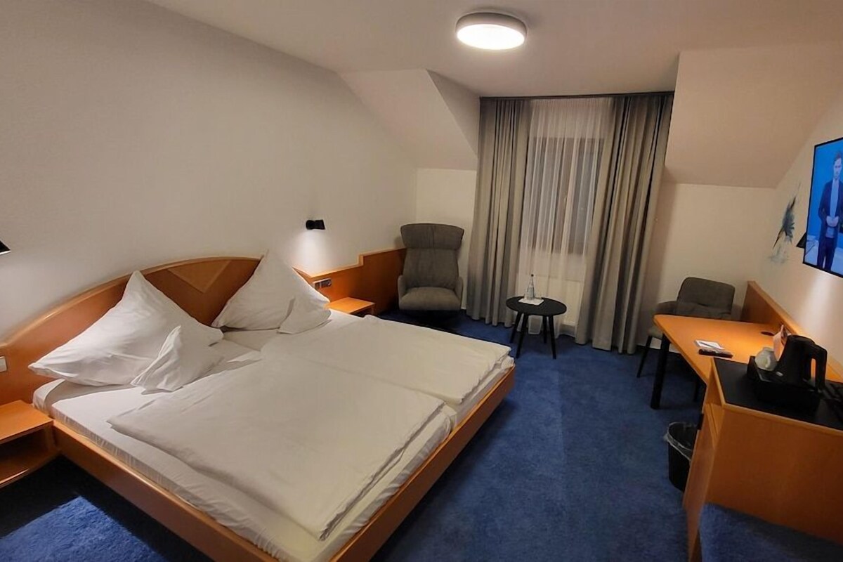 Literie de qualité supérieure, coffres-forts dans les chambres, bureau