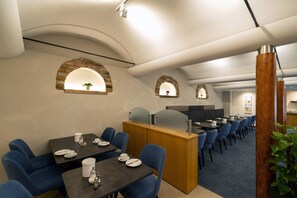 Café da manhã com buffet todos os dias mediante uma taxa