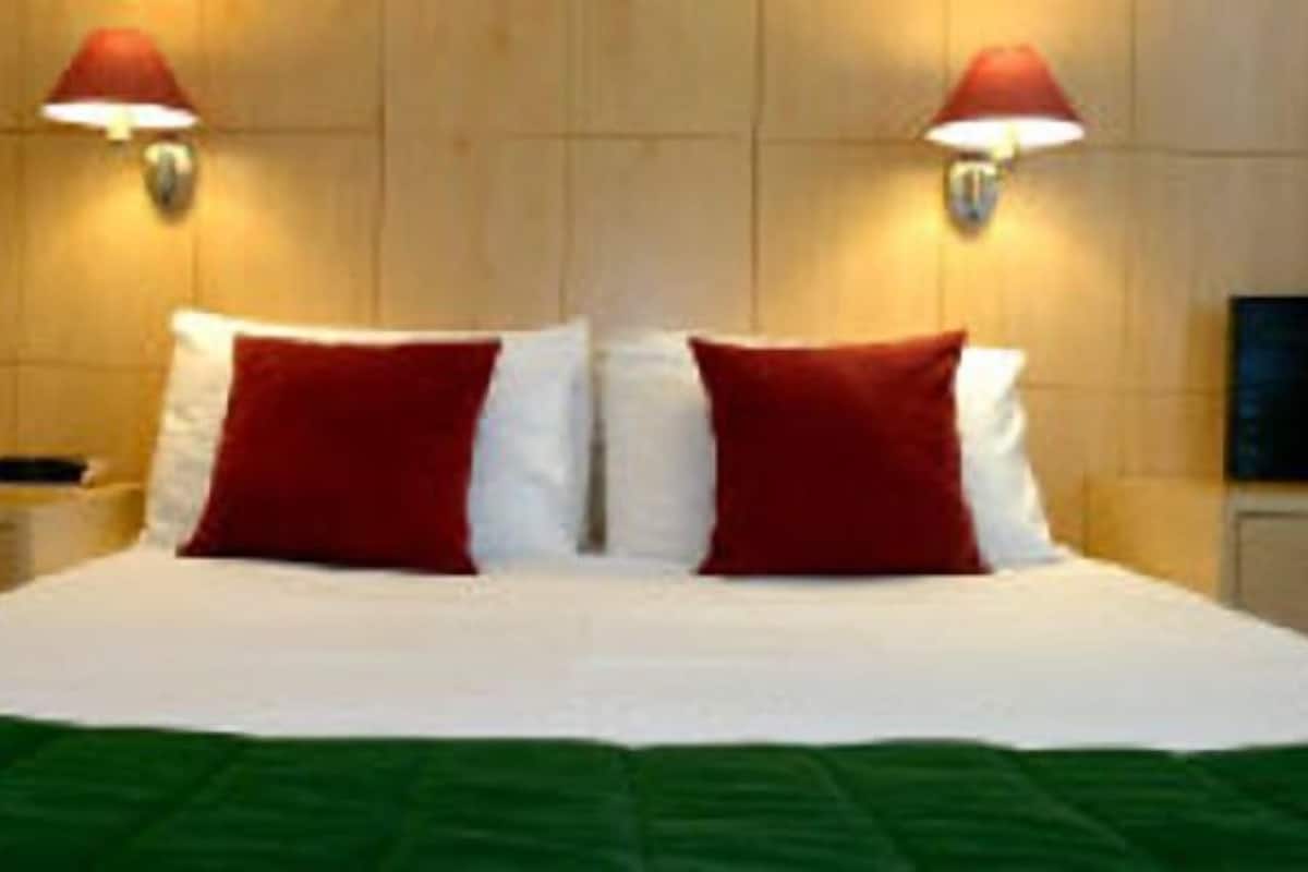 Cortinas blackout, Wi-Fi de cortesia, roupa de cama