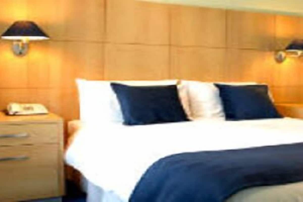 Cortinas blackout, Wi-Fi de cortesia, roupa de cama
