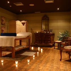 Couples treatment rooms, sauna, hot tub, steam room, Turkish bath