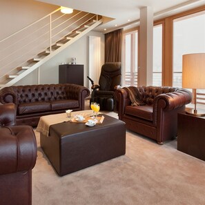 Suite – royal, spabadekar | Sengetøy av topp kvalitet, safe på rommet og skrivebord