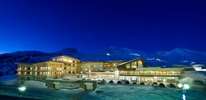 Front of property – evening/night - Grand Hotel Paradiso (Ponte di Legno)