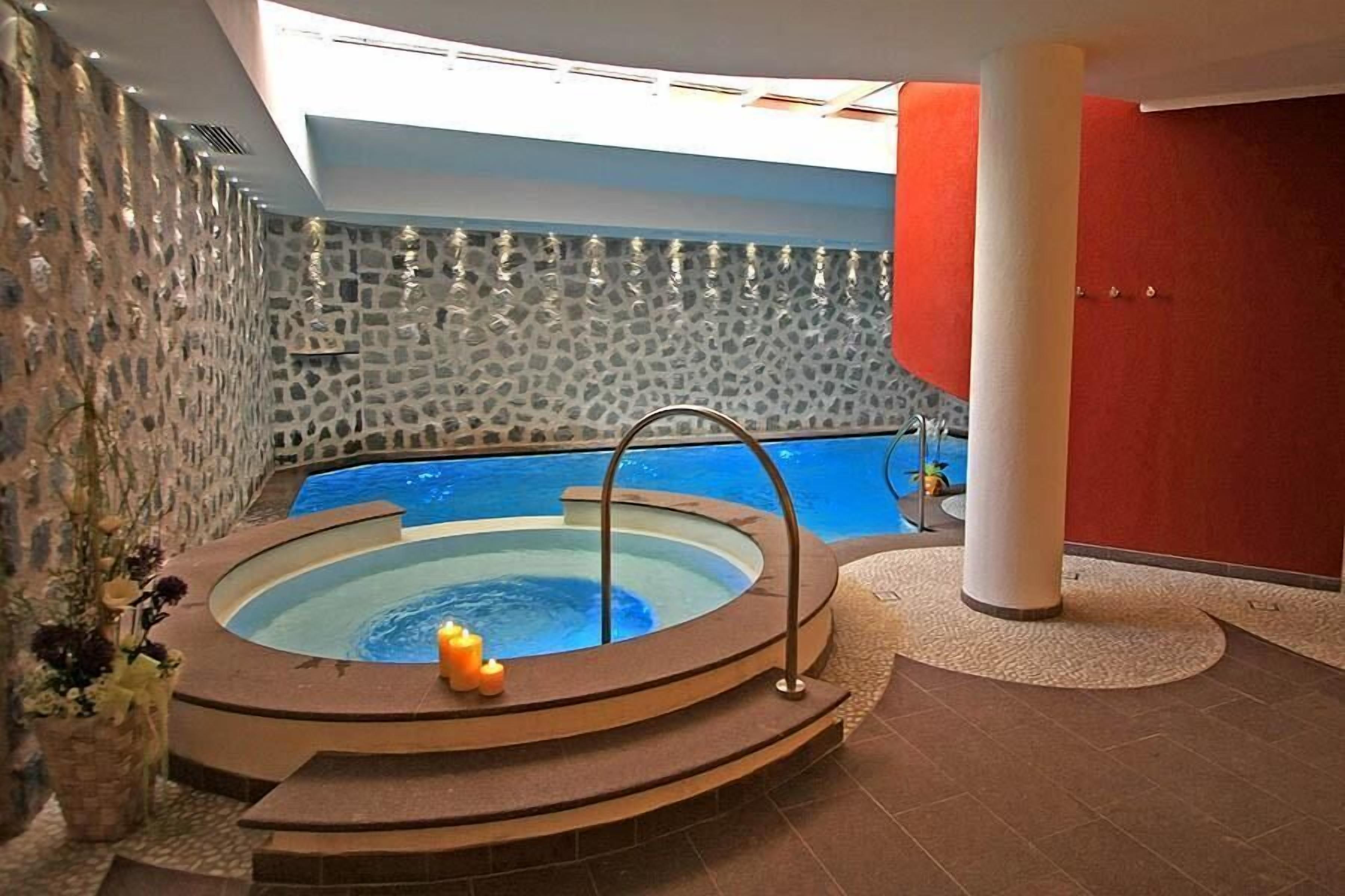 indoor spa tub