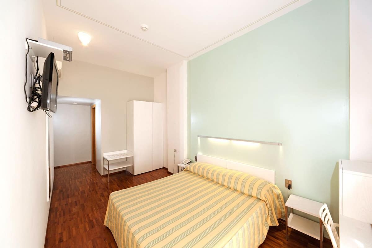 Classic Double or Twin Room | Peralatan tempat tidur premium, gebar bulu kapas, bar mini
