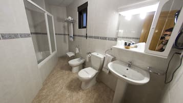 Ducha, artículos de higiene personal gratuitos y secador de pelo