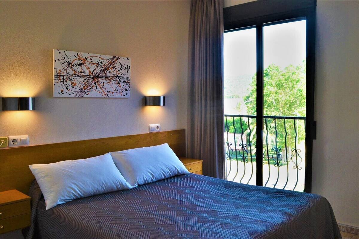 Double or Twin Room | Minibar, in-room safe, desk, blackout drapes