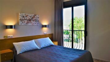 Quarto casal ou duplo | Frigobar, cofres nos quartos, escrivaninha, cortinas blackout