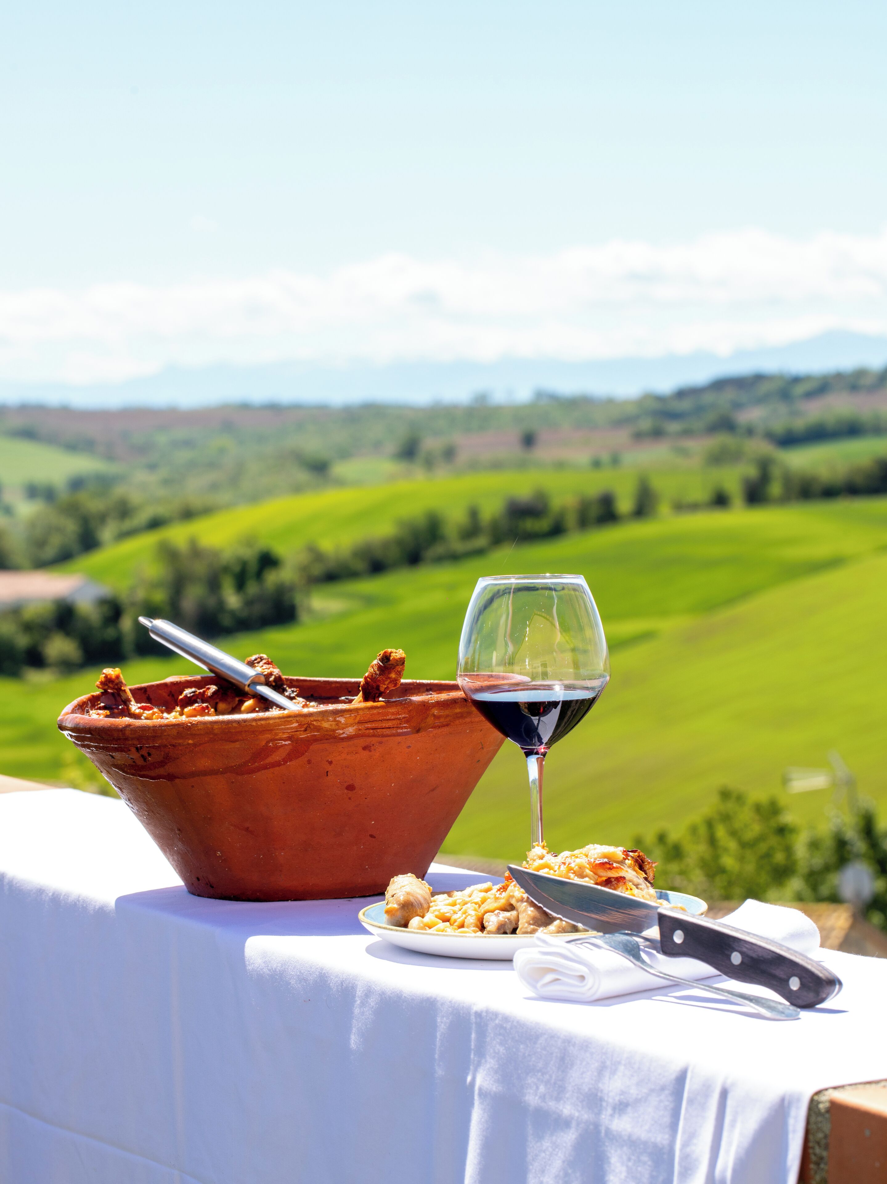 Lunch and dinner served, French cuisine