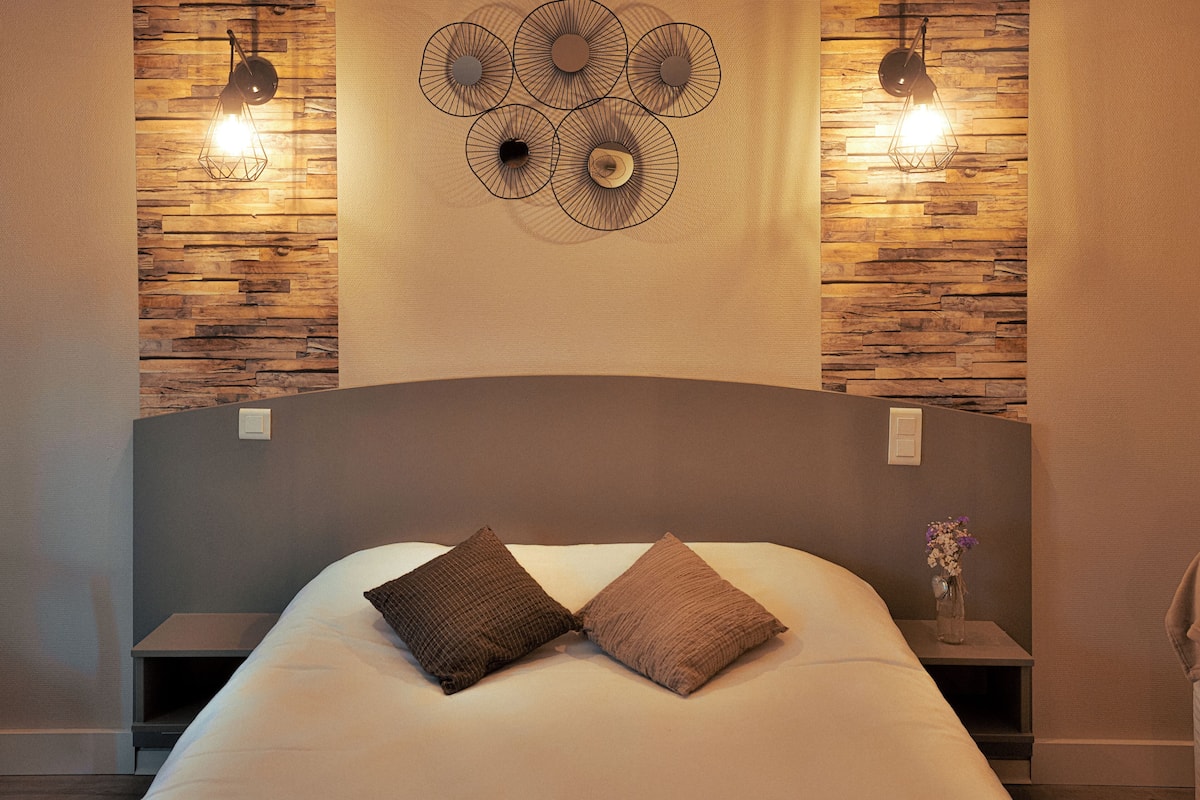 Standard Double Room (AC on request) | Desk, soundproofing, free WiFi, bed sheets