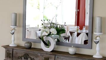 Skrivebord, lydisolert, wi-fi (inkludert) og sengetøy