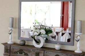 Desk, soundproofing, free WiFi, bed sheets - Auberge du Pastel (Nailloux)