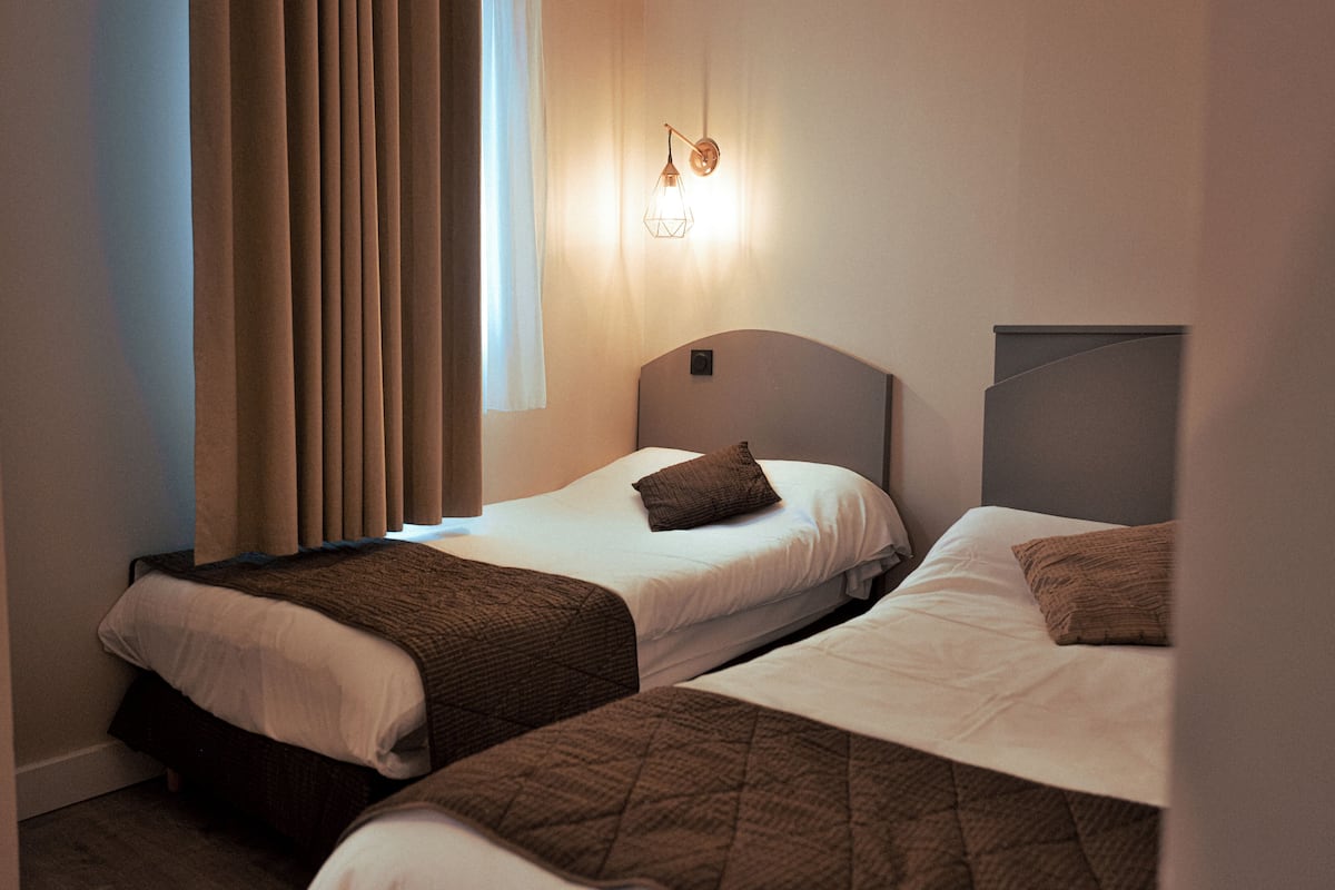Triple Room (AC on request) | Desk, soundproofing, free WiFi, bed sheets