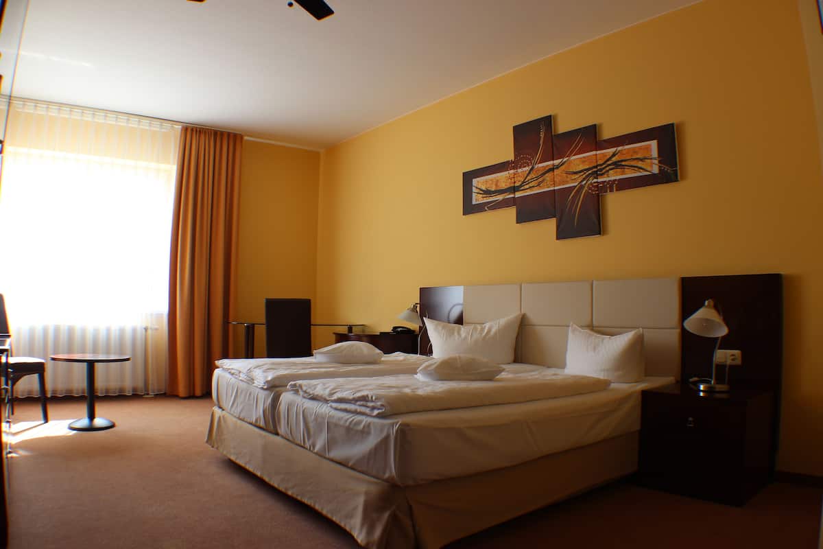 Classic Double Room | Minibar, in-room safe, desk, cots/infant beds