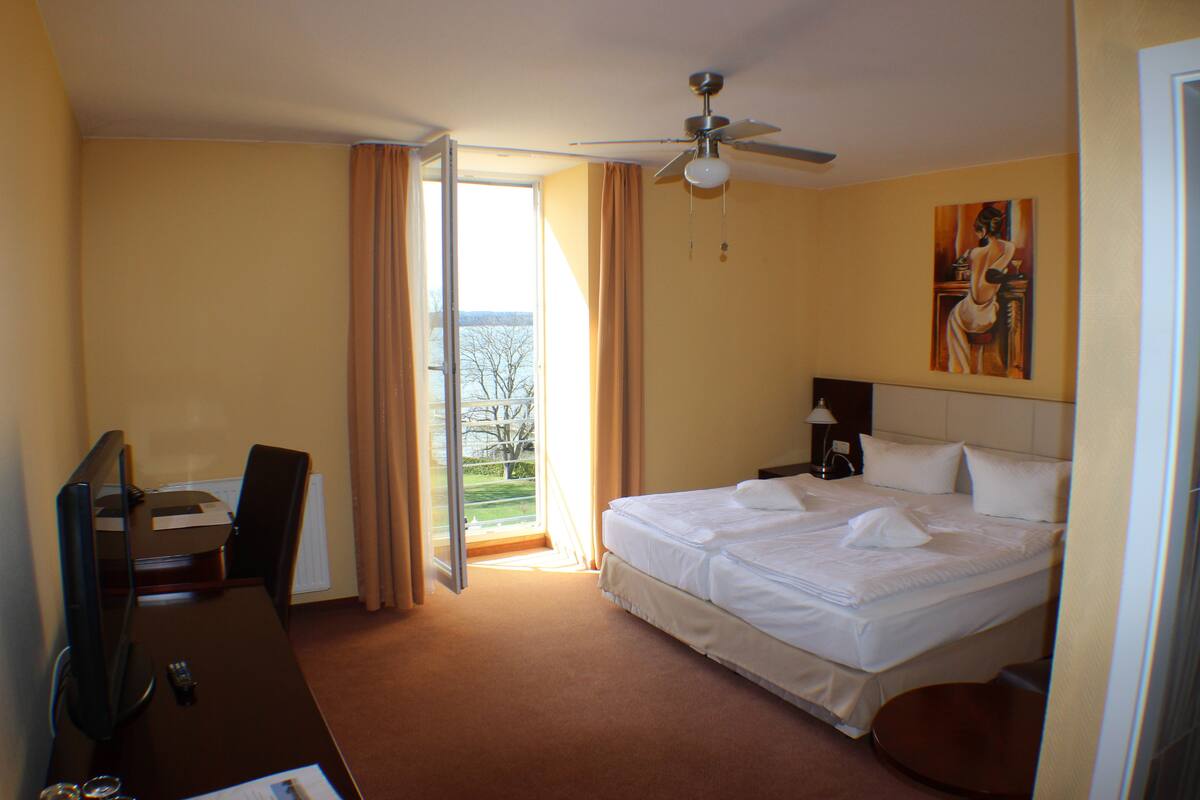 Classic Double Room, Lake View | Minibar, in-room safe, desk, cots/infant beds