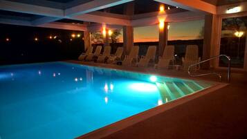 Exercise/lap pool