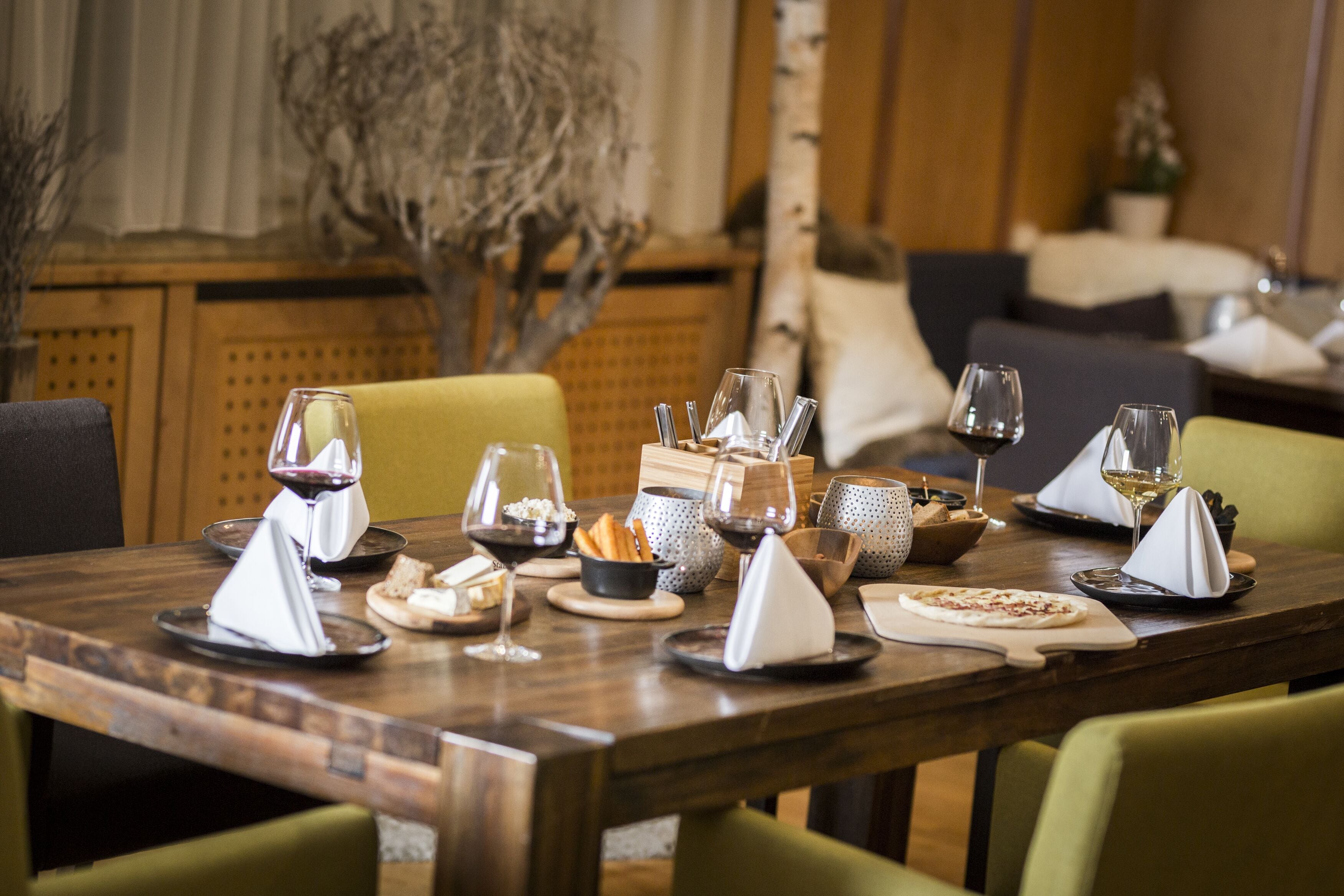 lunch and dinner served, modern european cuisine