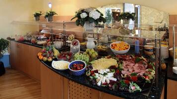 Tägliches Frühstücksbuffet (20 EUR pro Person)