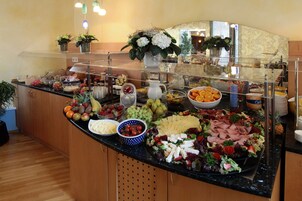 Café da manhã com buffet todos os dias mediante uma taxa