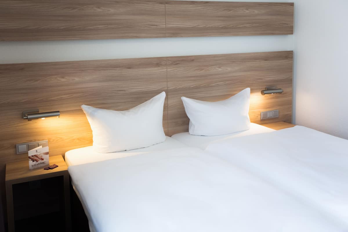 premium bedding, minibar, desk, soundproofing