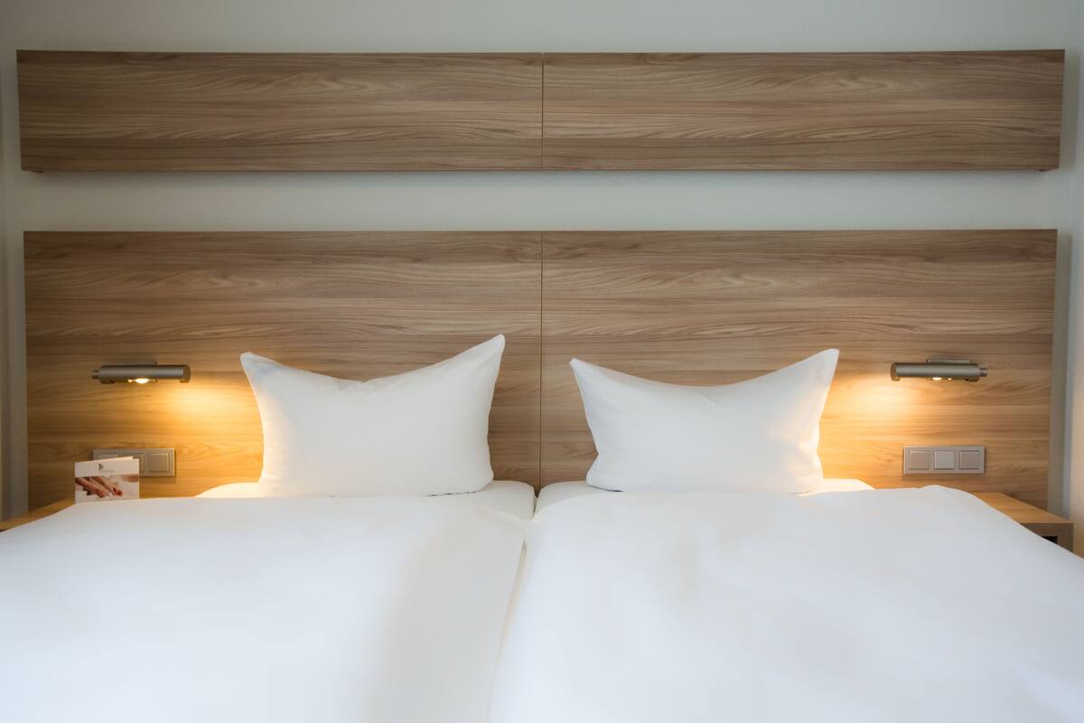 premium bedding, minibar, desk, soundproofing