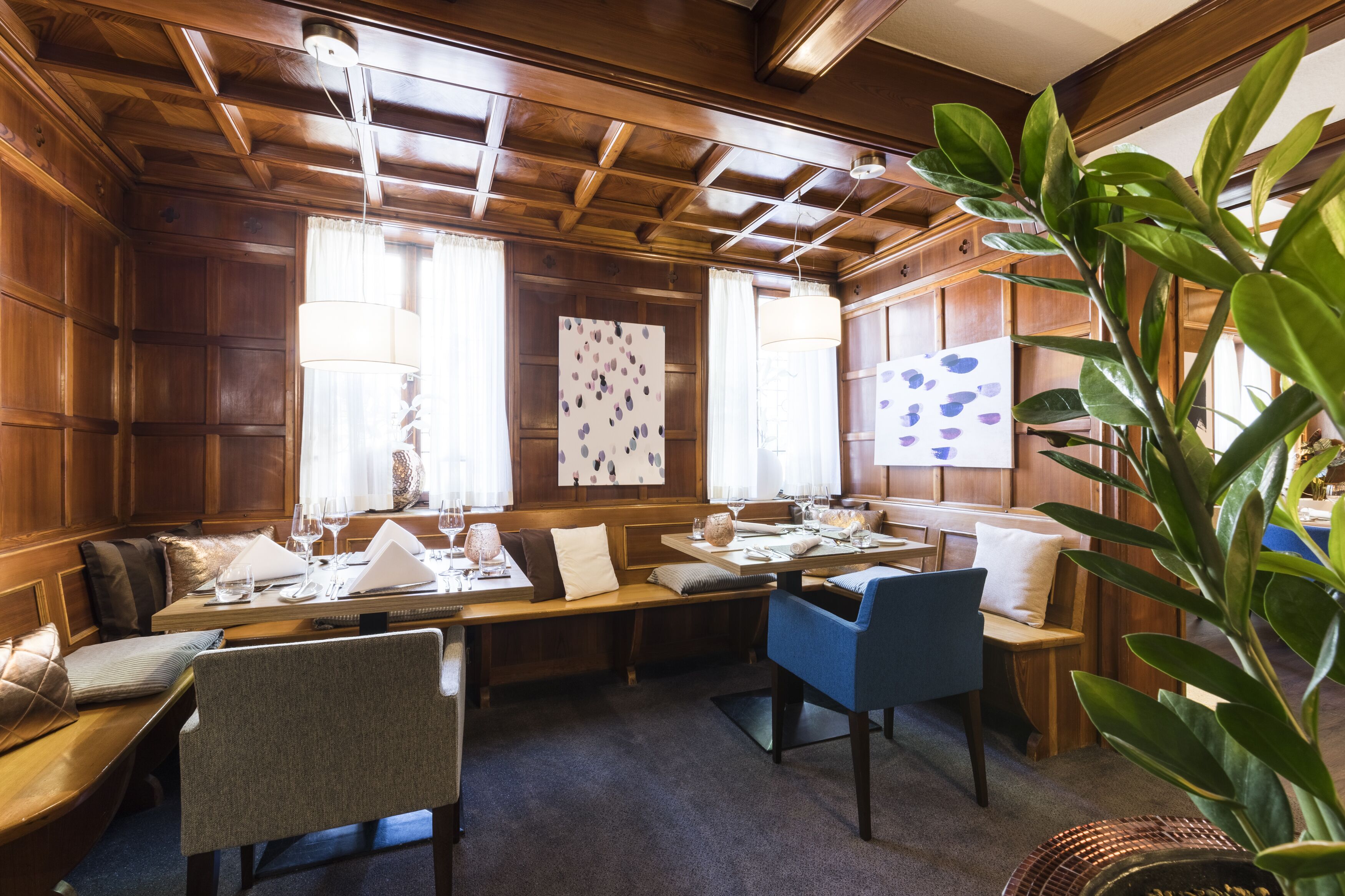 lunch and dinner served, modern european cuisine