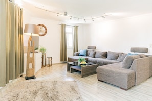 Premium bedding, minibar, desk, soundproofing