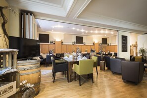 Lunsj og middag serveres, moderne europeiske retter