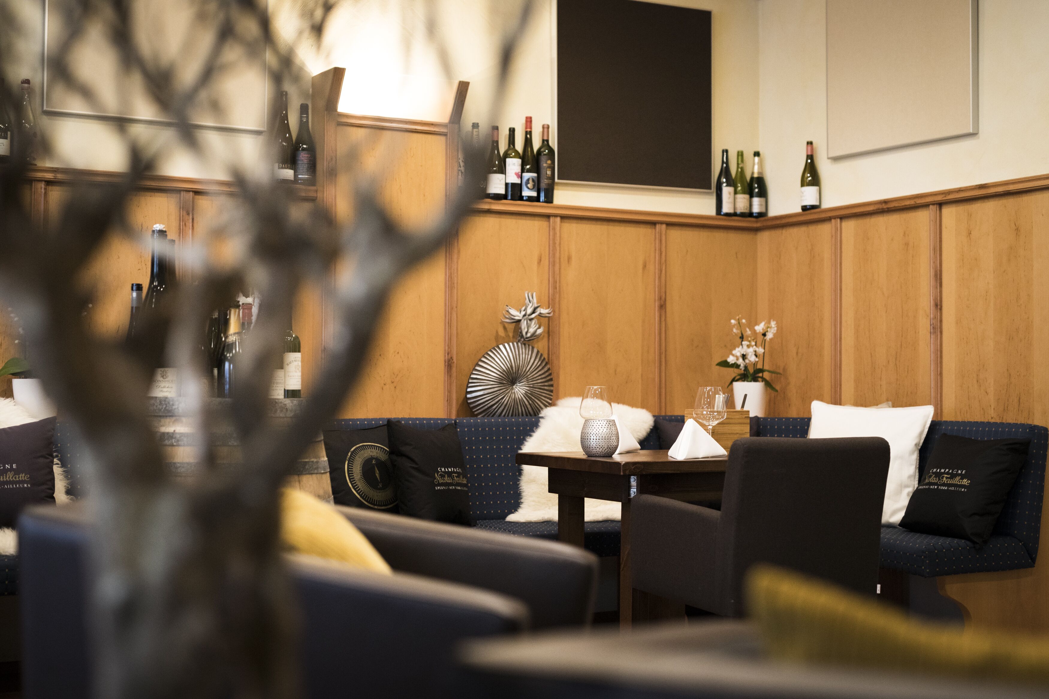 lunch and dinner served, modern european cuisine