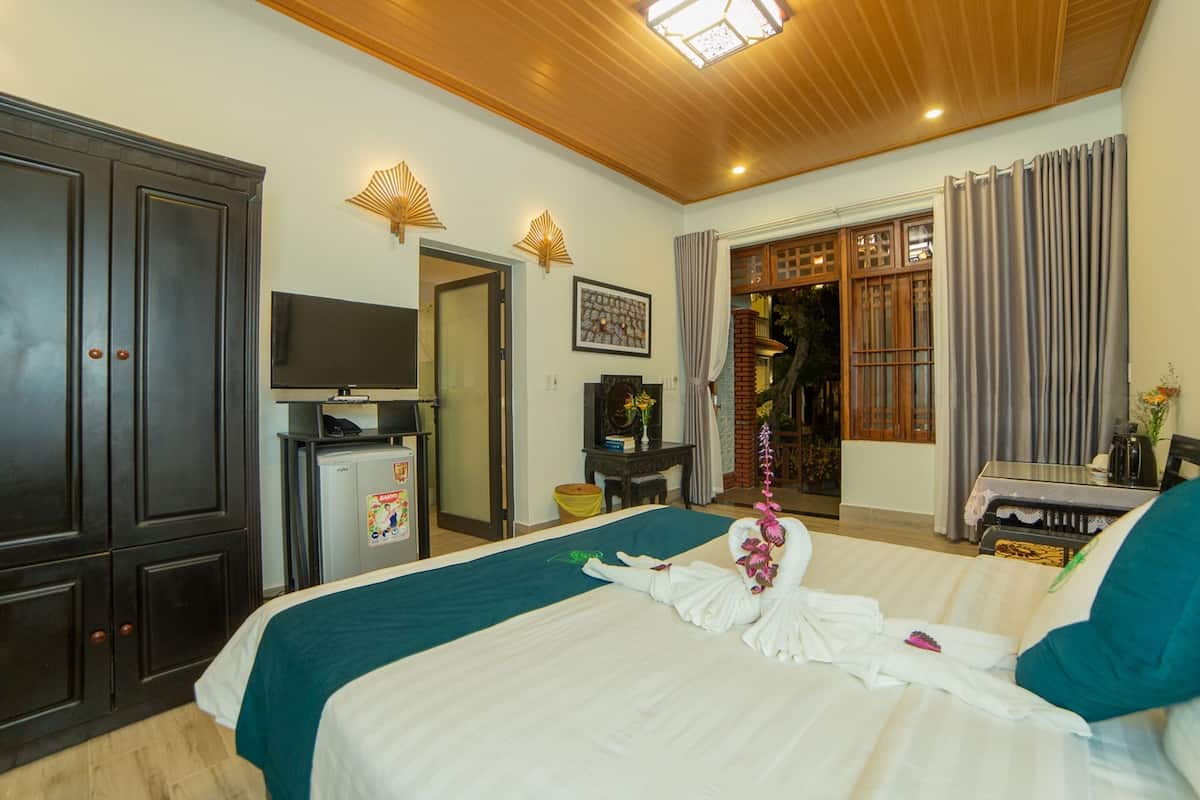 Superior Double or Twin Room With Garden View | 1 bedroom, minibar, in-room safe, desk