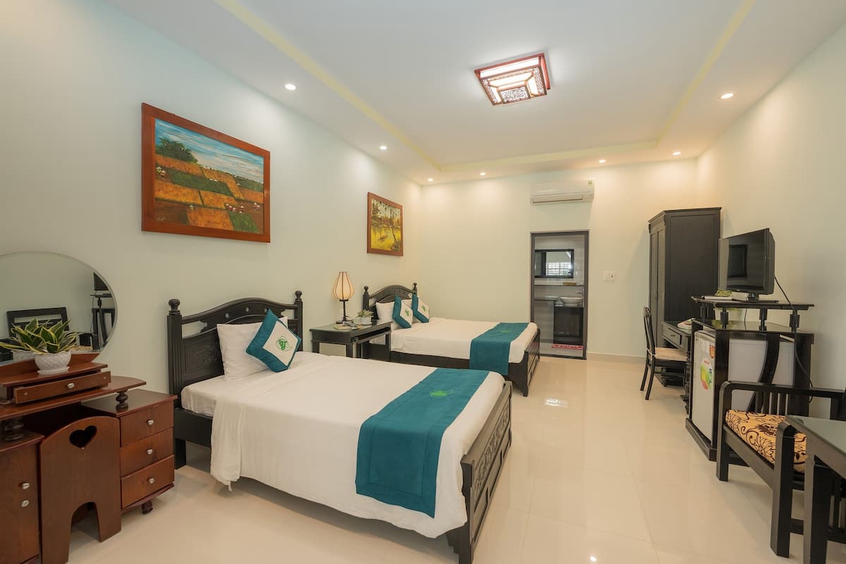 Standard Double or Twin Room | 1 bedroom, minibar, in-room safe, desk